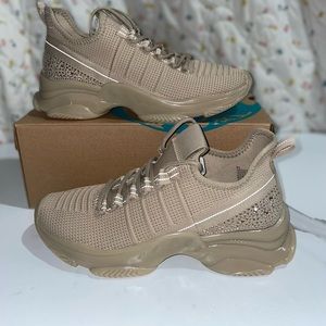 I have a few pairs of size 7 and size 8 1/2.